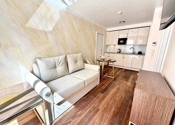 Steiner Residences Belvedere アパート *